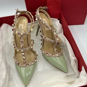 Valentino Garavani Leather Rockstud Pumps 100 - light green PRICE FIRM